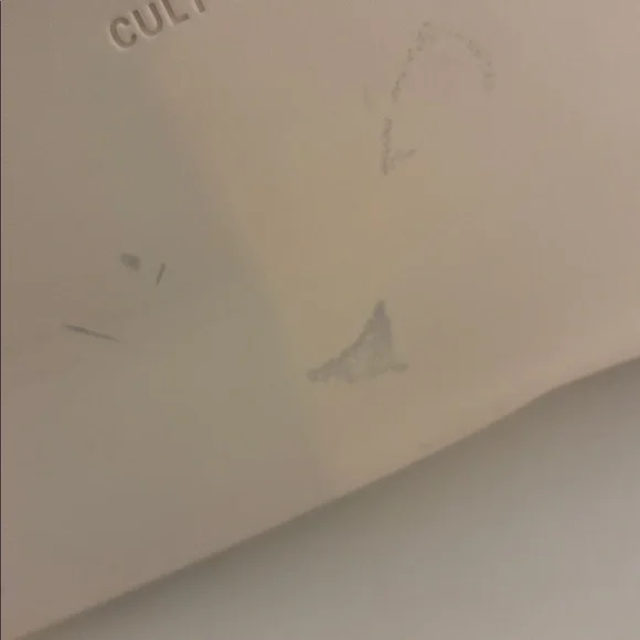 Chic Cream Handbag - Picture 2 of 3